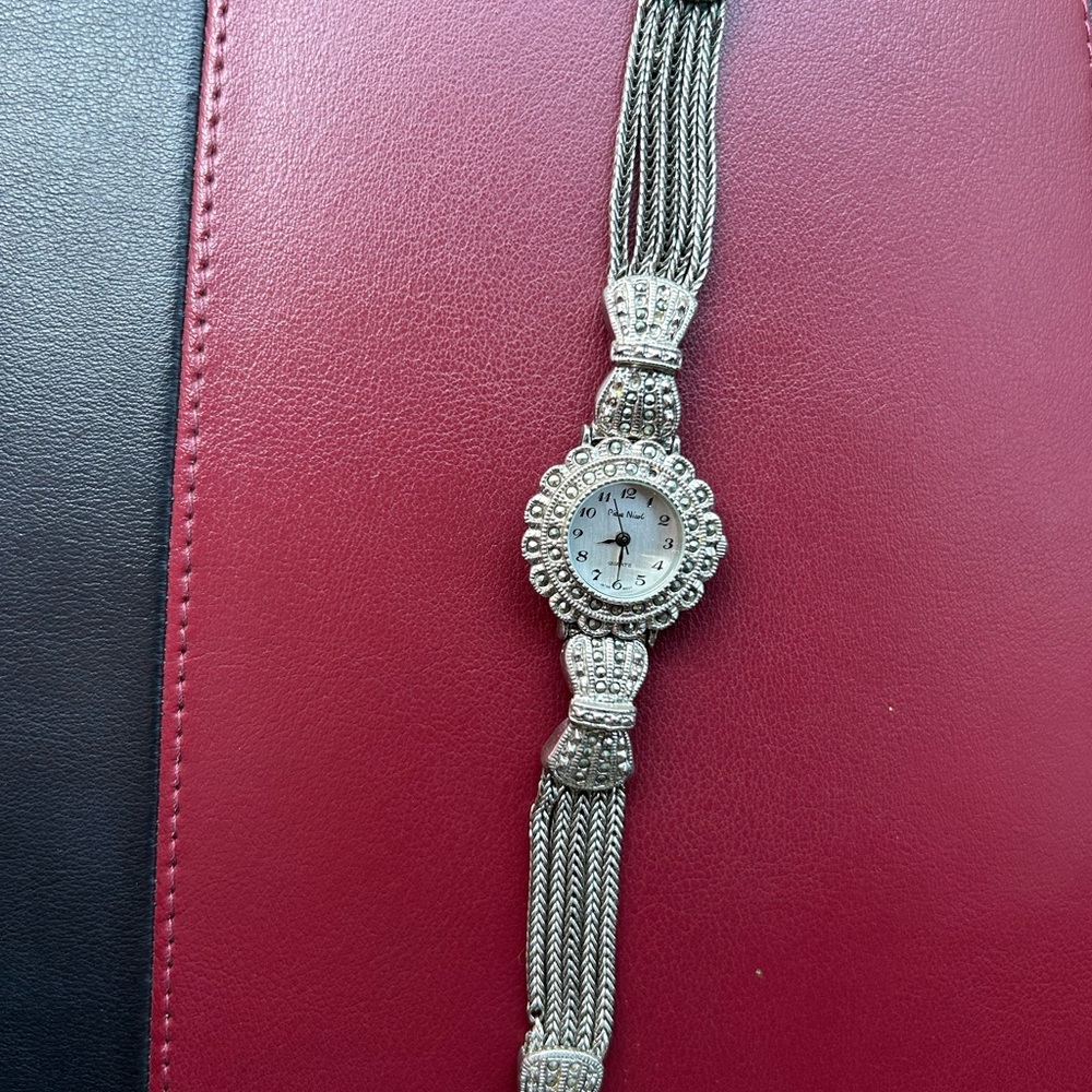 Elegant Silver Women's Vintage Watch